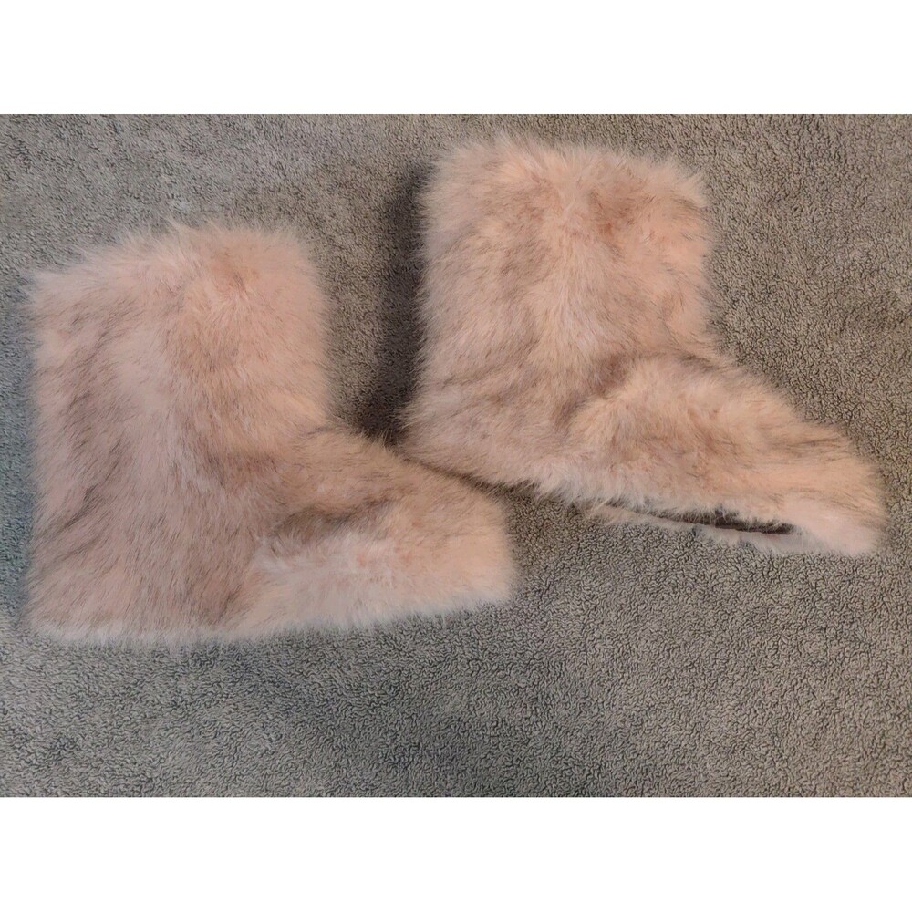 Wild Diva Faux Pink Fur Boots Womens 8.5
